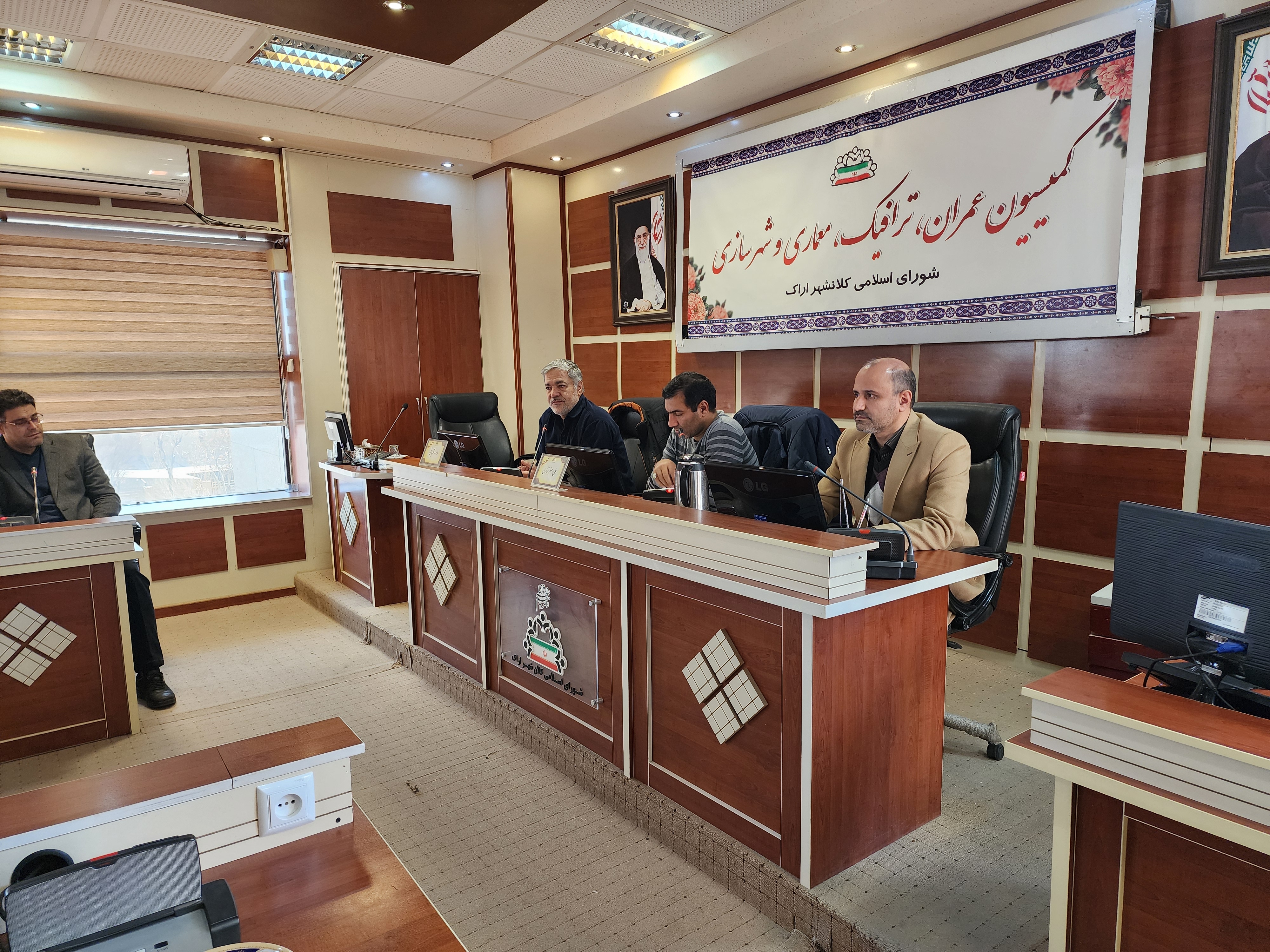 توضیحات مدیر کل دفتر فنی استانداری مرکزی در جلسه کمیسیون عمران شورای اسلامی شهر اراک