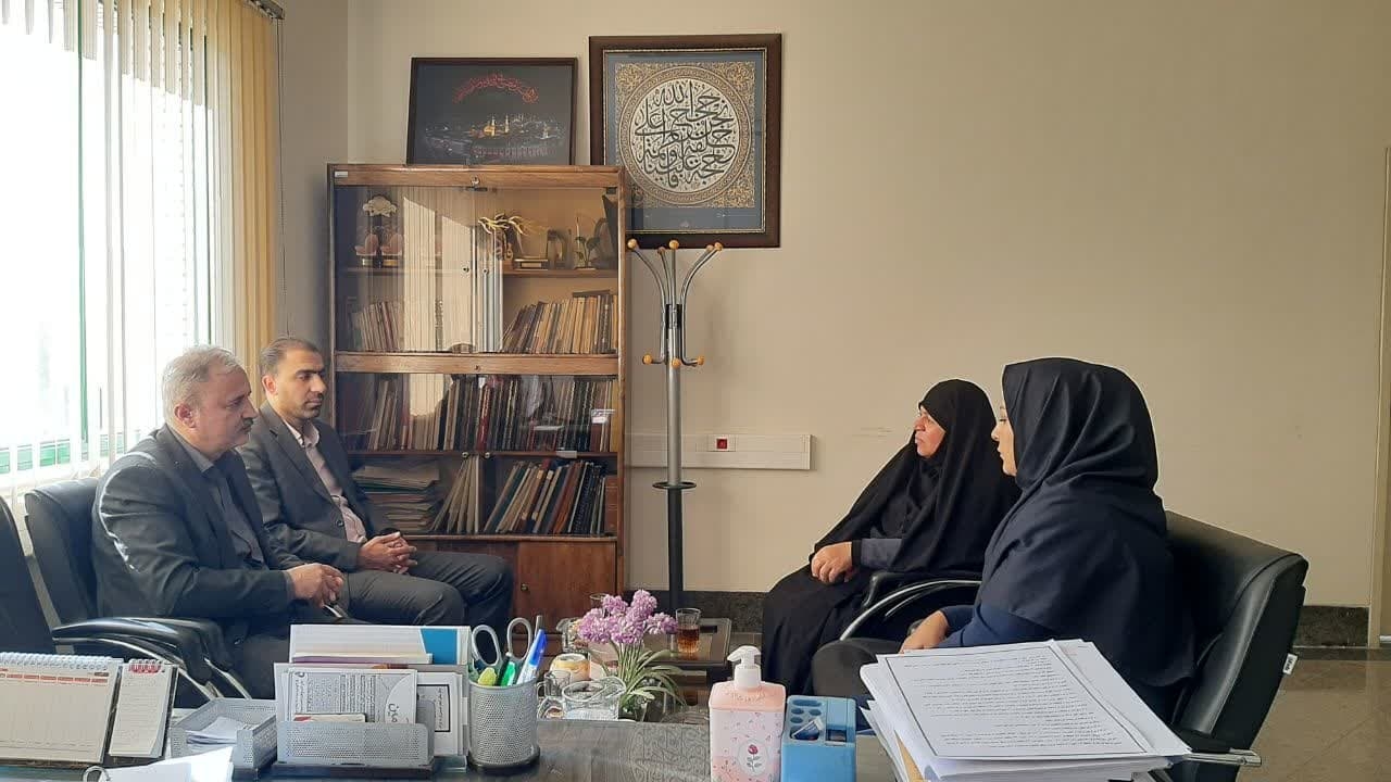 نشست آقای مختاری رئیس بنیاد وقف ماندگار وآقای حبیبی نماینده بنیاد وقف ماندگار دراستان بامفتح زاده  مدیرکل امور زنان وخانواده استانداری مرکزی