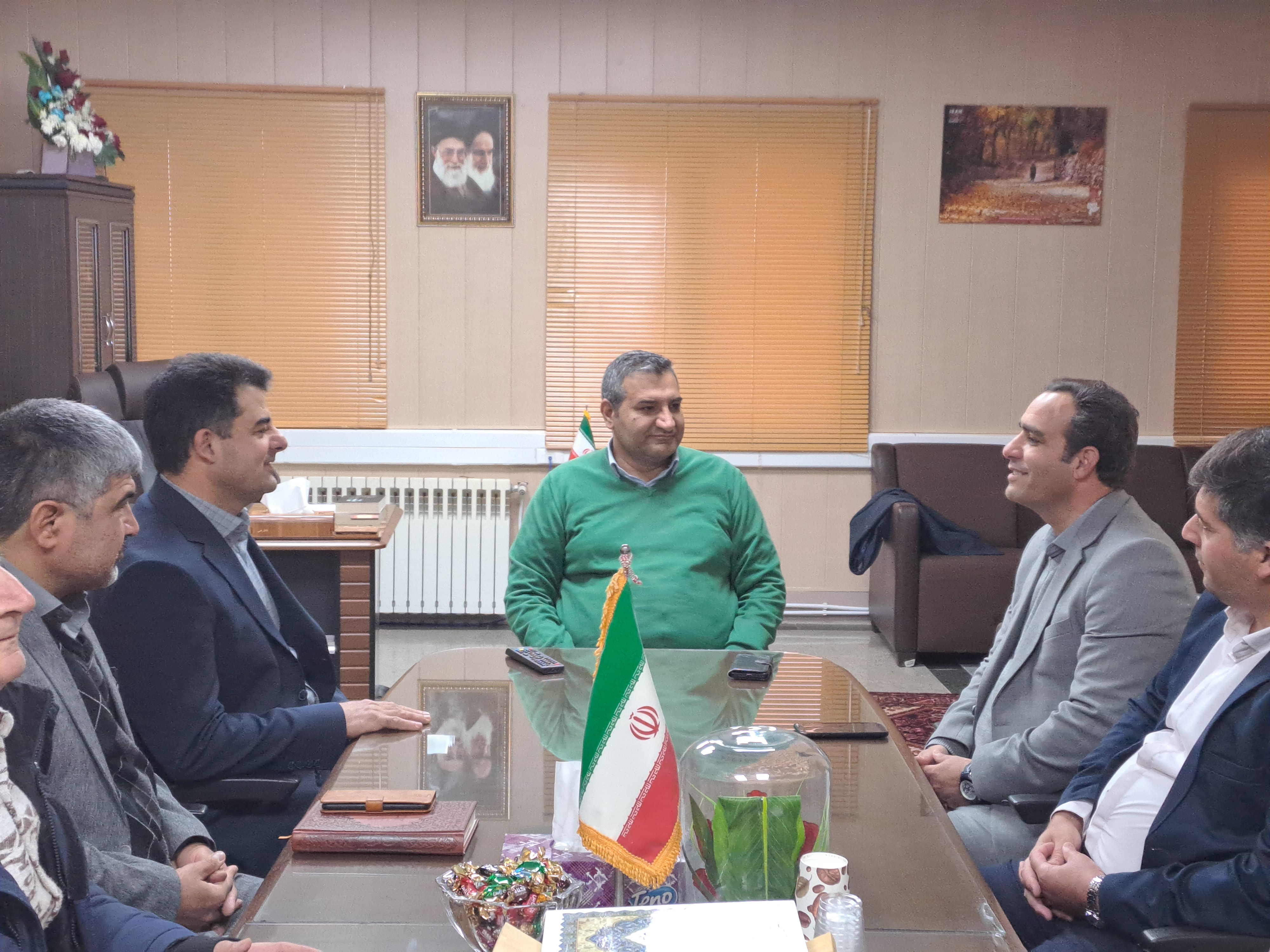 دیدار رئیس جهاد کشاورزی شهرستان و رئیس بانک کشاورزی شعبه کمیجان  با سرپرست فرمانداری