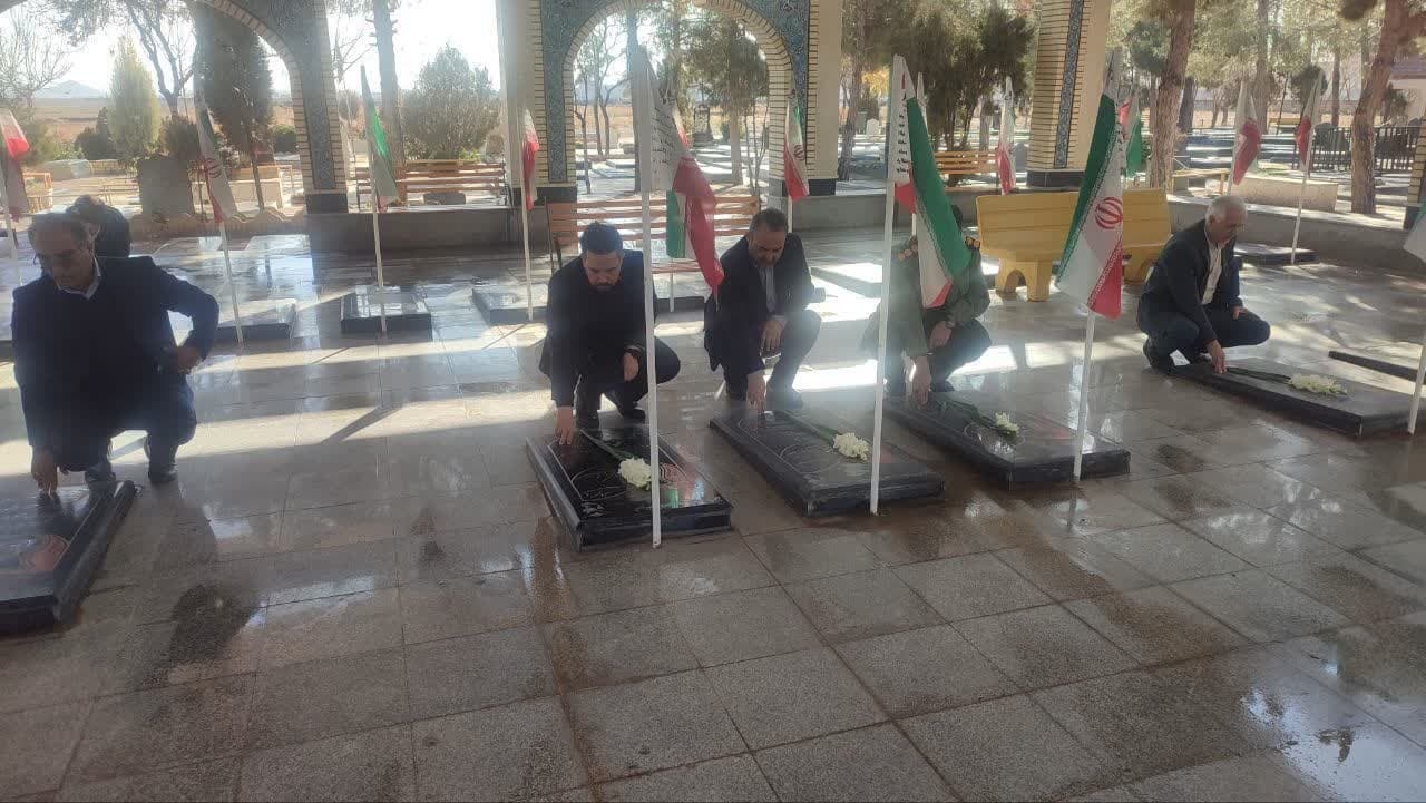 گلباران مزار شهدای آسیابک به مناسبت روز بصیرت