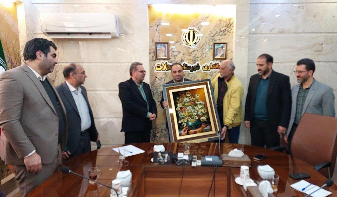 تقدیر کارکنان فرمانداری شهرستان محلات از دکتر ترکیان فرماندار سابق شهرستان و برگزاری نخستین جلسه داخلی با حضور مهندس خزائی‌پور، سرپرست فرمانداری شهرستان محلات