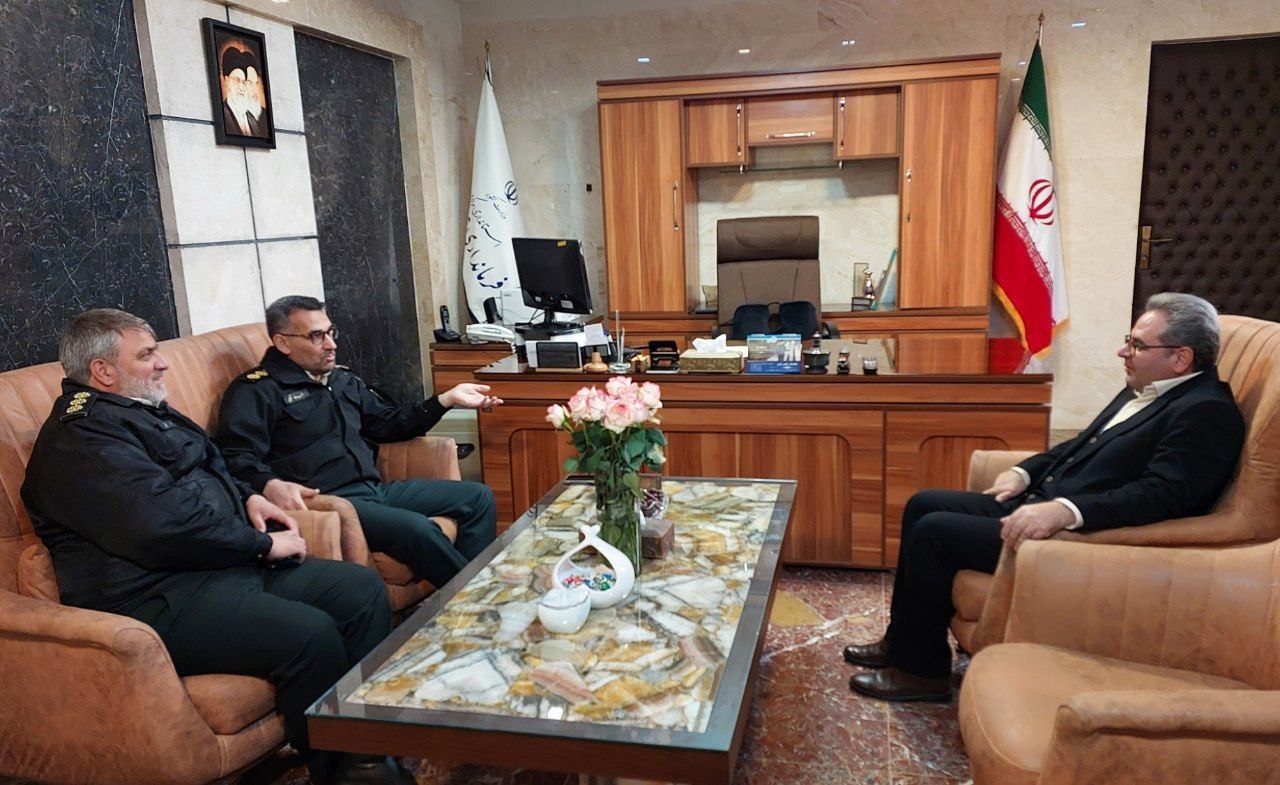جانشین فرماندهی انتظامی استان مرکزی با سرپرست فرمانداری شهرستان محلات دیدار و گفتگو کرد.