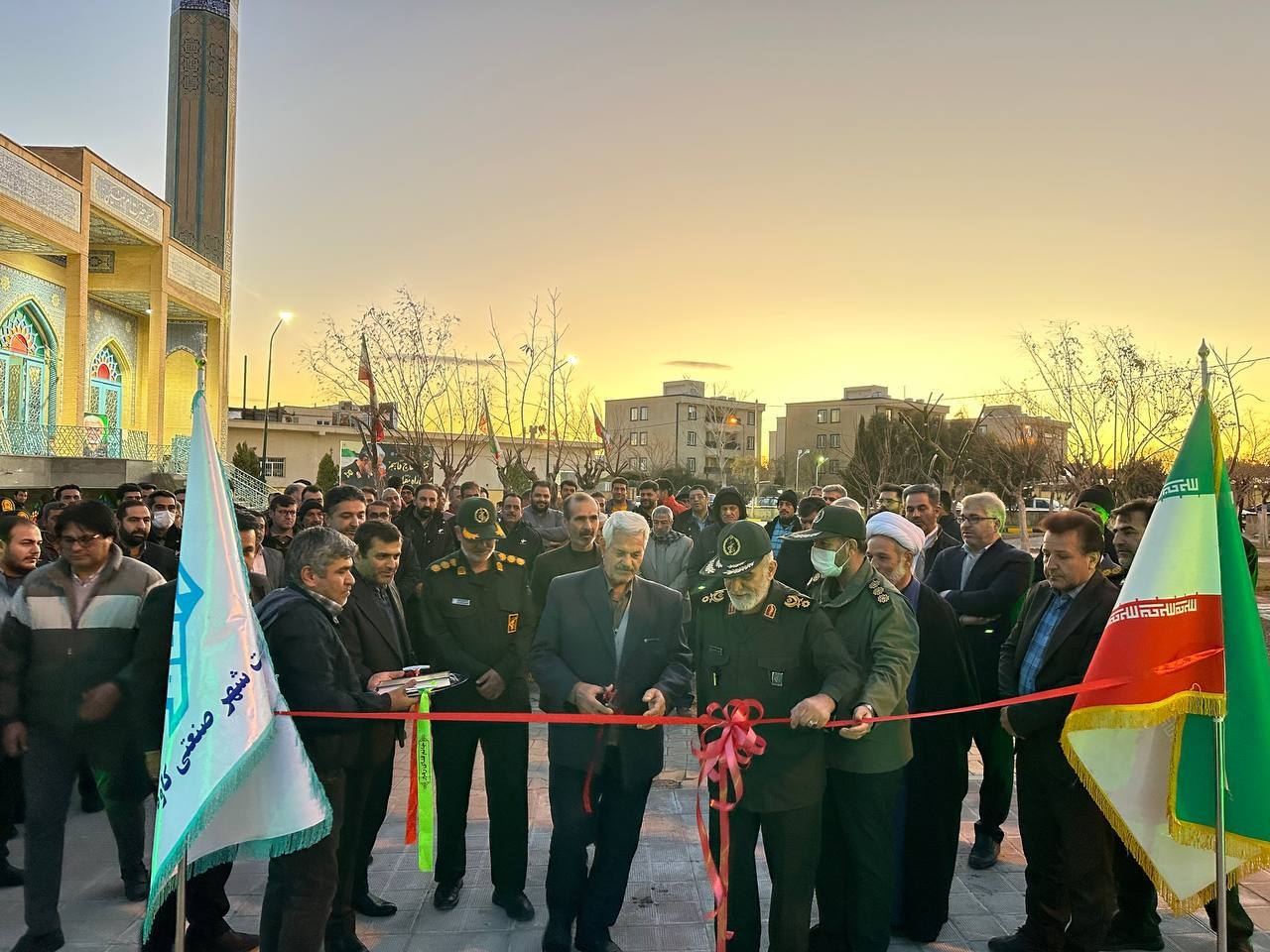 برگزاری آیین رونمایی از یادمان شهدای گمنام شهرصنعتی کاوه