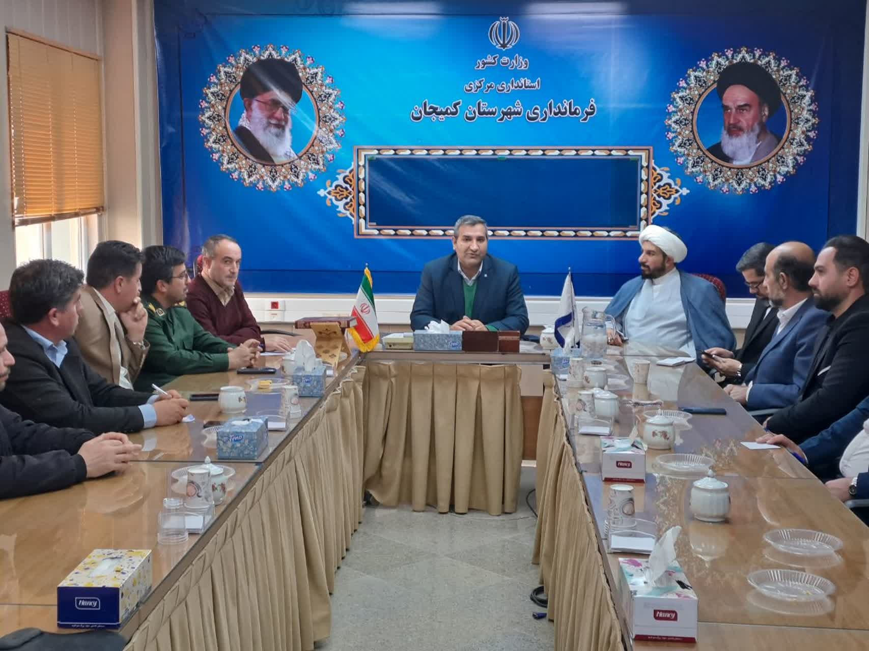 اعضای شورای اداری بخش میلاجرد با مددی سرپرست فرمانداری شهرستان کمیجان دیدار داشتند .