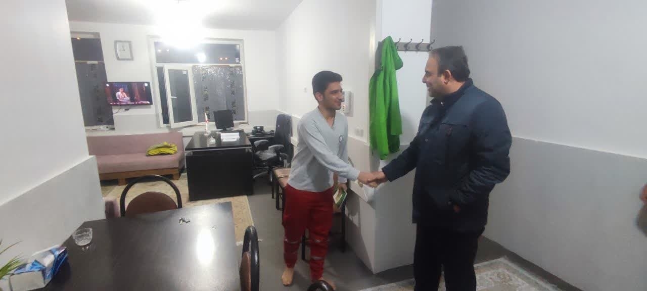 بازدید شبانه فرماندار از پایگاه هلال احمر رازقان