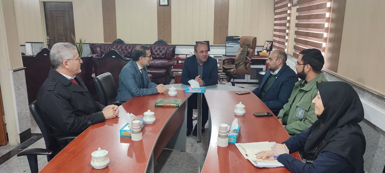 دیدار رئیس آموزش پرورش و هیات همراه با فرماندار