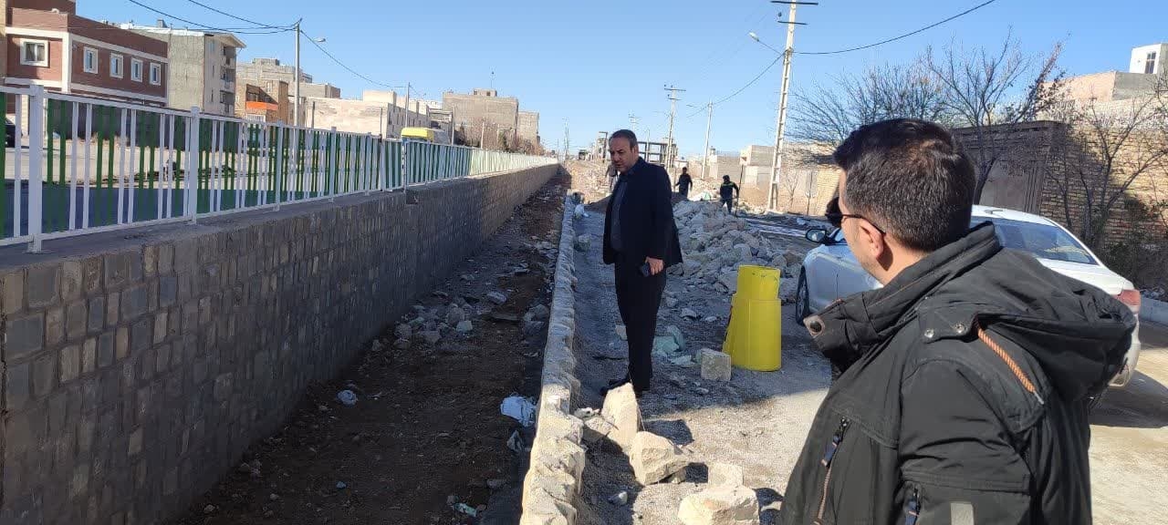 بازدید فرماندار از پروژه تعریض مسیل ابراهیم آباد