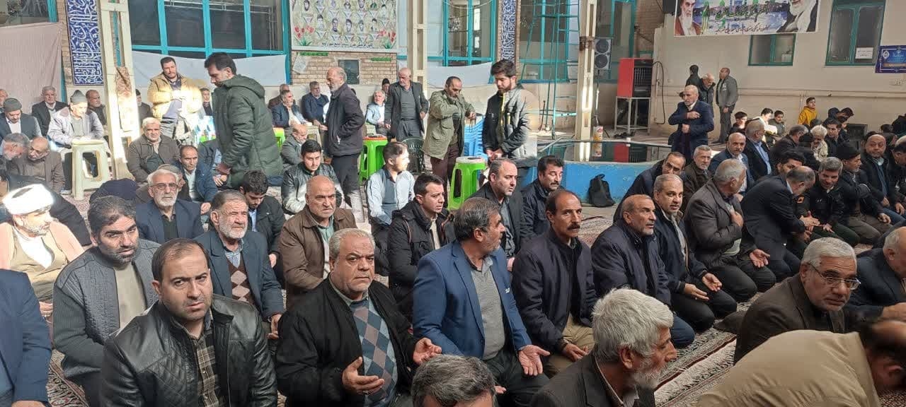 حضور فرمـاندار در نماز جمعه شهر زاویه