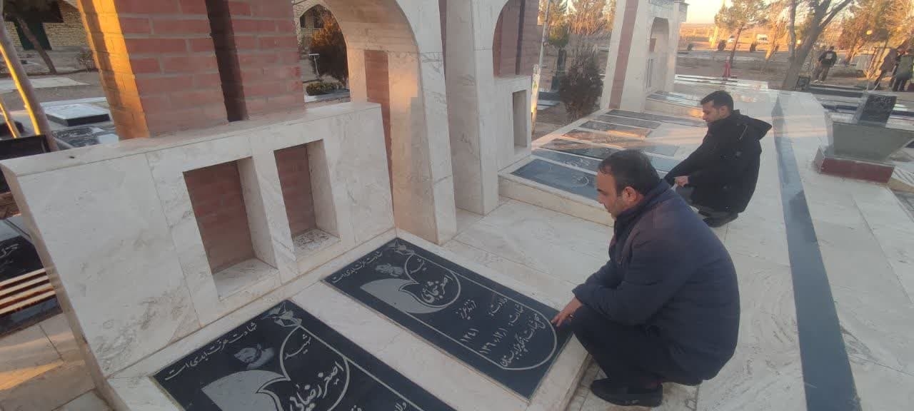 اداری احترام فرماندار به شهدای روستای پیک