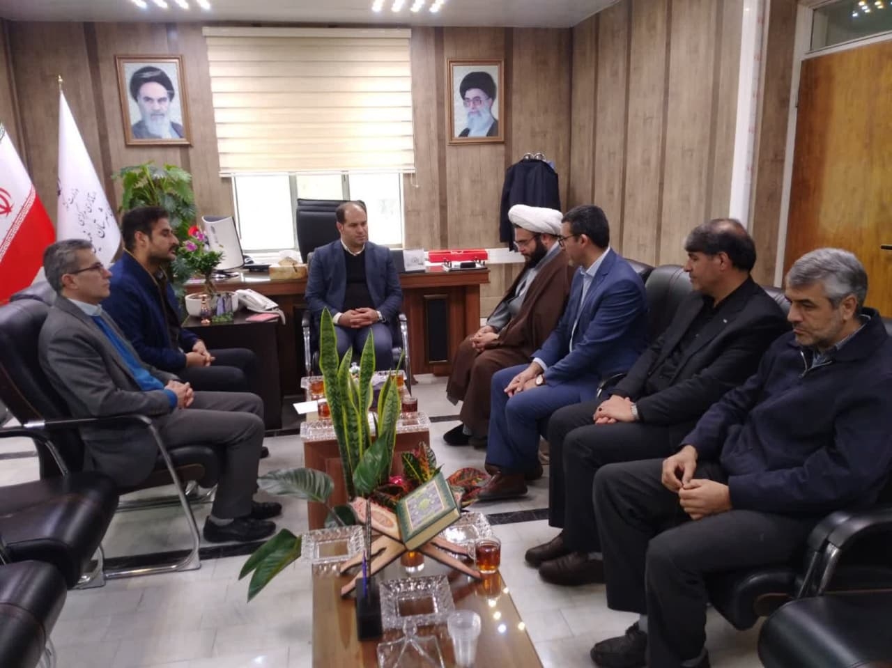 رئیس و معاونین دانشگاه آزاد اسلامی شهرستان با سرپرست فرمانداری خمین دیدار کردند