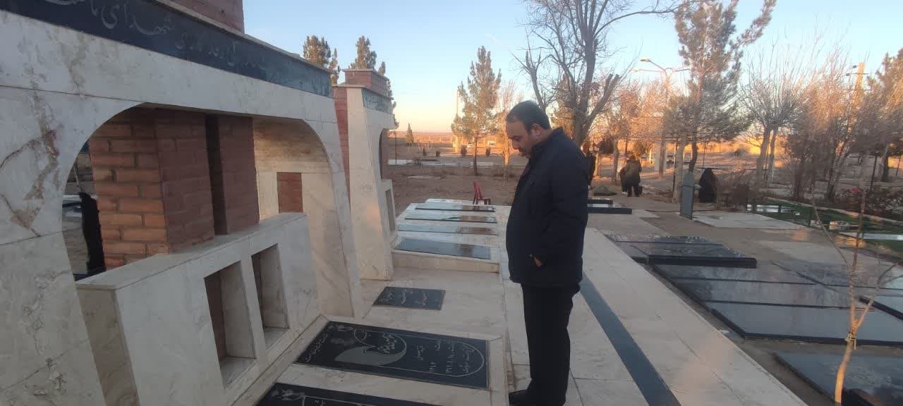 ادای احترام فرماندار به مقام شهدای روستای پیک