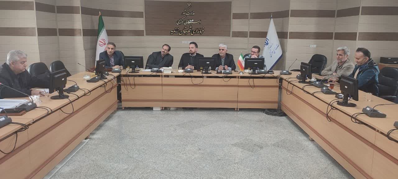 جلسه بررسی مسائل و مشکلات مجتمع شتر مرغ زرندیه