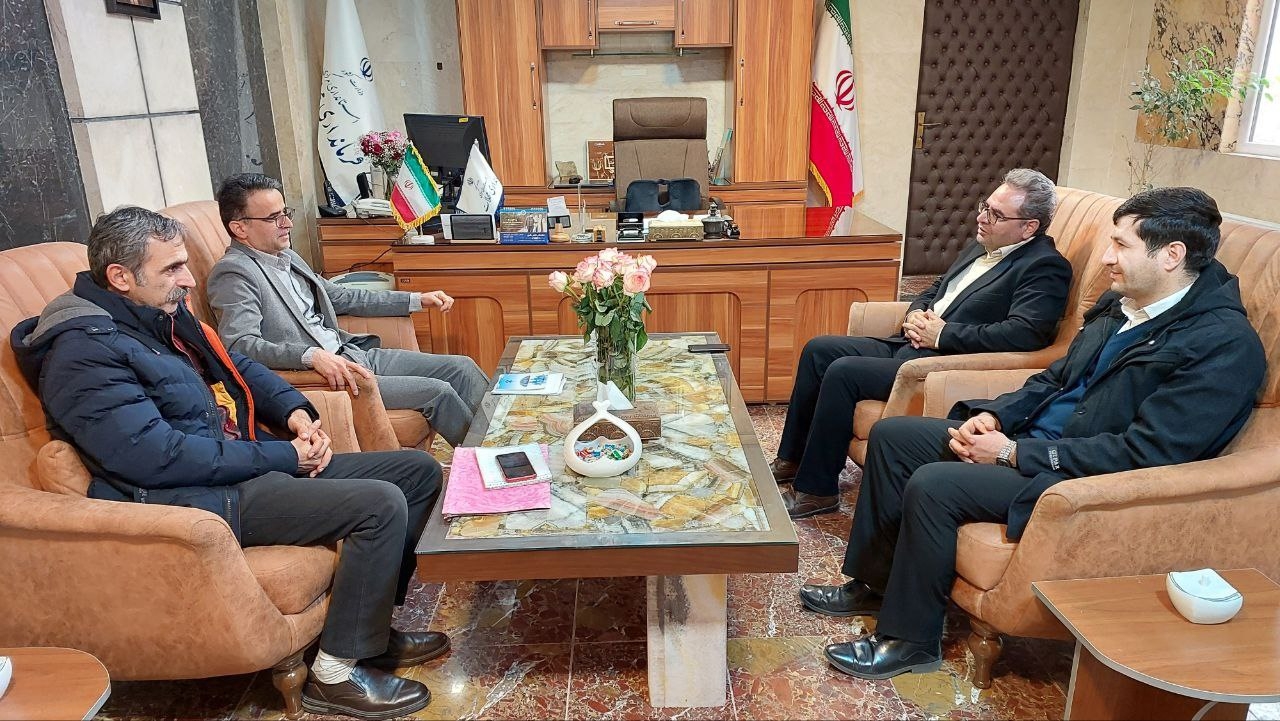 برخی از روسای ادارت شهرستان محلات با سرپرست فرمانداری دیدار و گفتگو کردند.