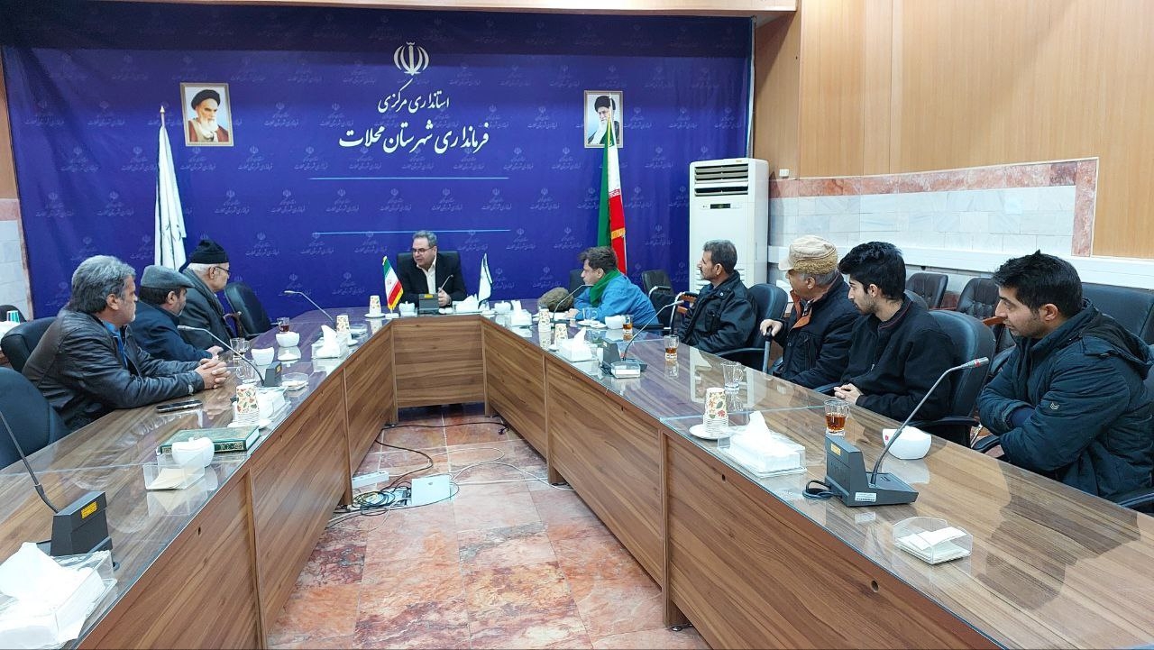 ملاقات تعدادی از بیماران دیالیزی شهرستان با سرپرست فرمانداری شهرستان محلات