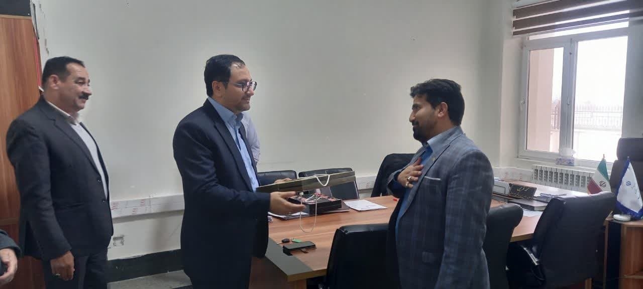 تجلیل فرماندار از کارکنان فرمانداری بمناسبت فرا رسیدن روز پدر