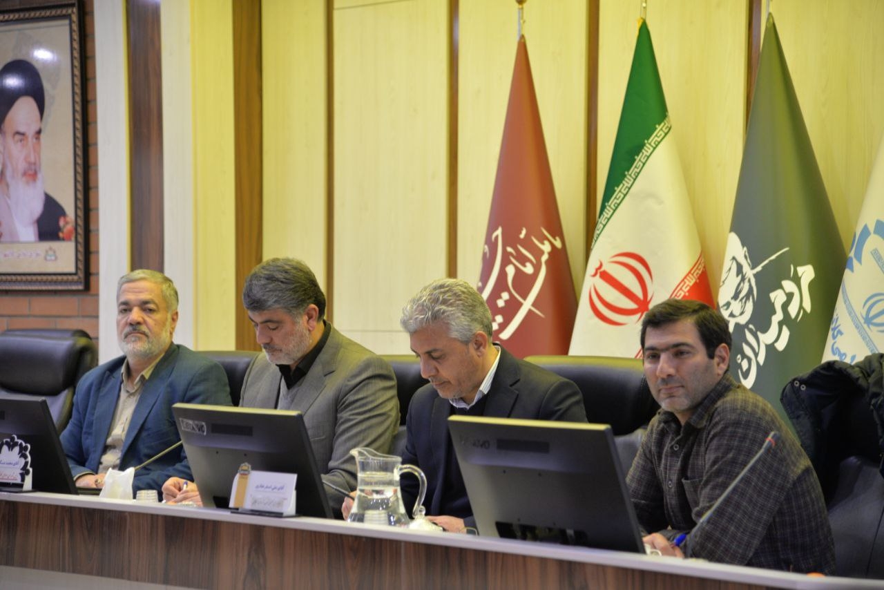 نشست هم اندیشی اعضای شورای اسلامی شهر اراک با سرپرست معاونت هماهنگی امور عمرانی