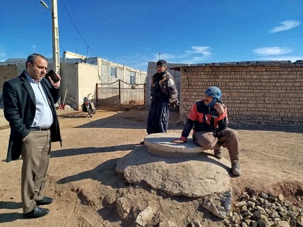 بازدید از روستای عشایری حاجی آباد وکیلی بخش زاویه جهت بررسی وضعیت آب شرب مصرفی روستا