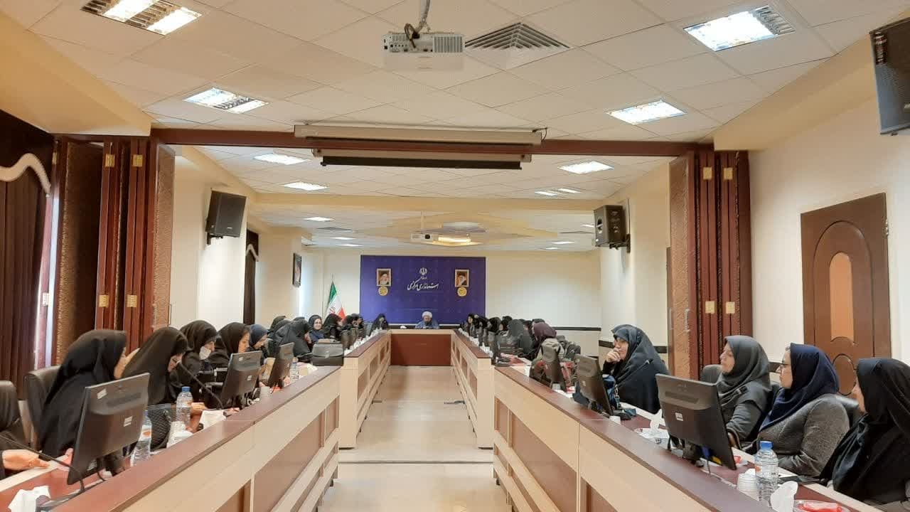 نشست فصلی مشاورین امور بانوان دستگاههای اجرایی  شهرستان به ریاست  مفتح زاده مدیر کل  امور  زنان و خانواده  برگزار  شد .