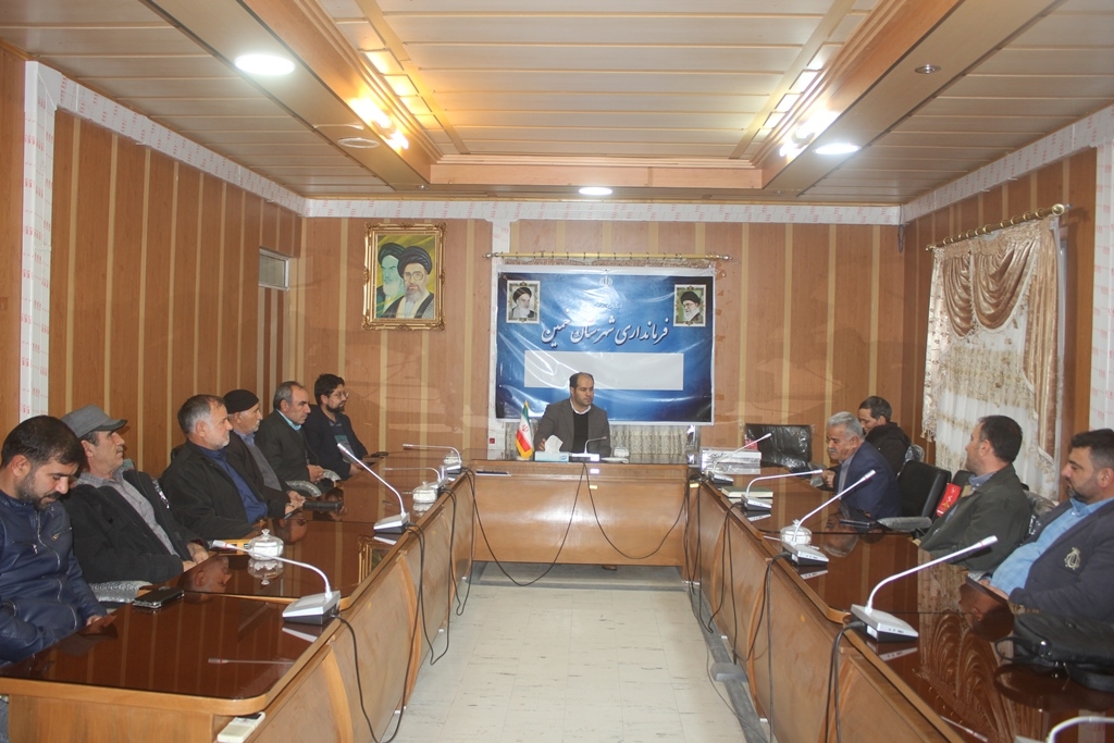 نشست بررسی مسائل و مشکلات روستاهای بخش کمره شهرستان خمین برگزار شد