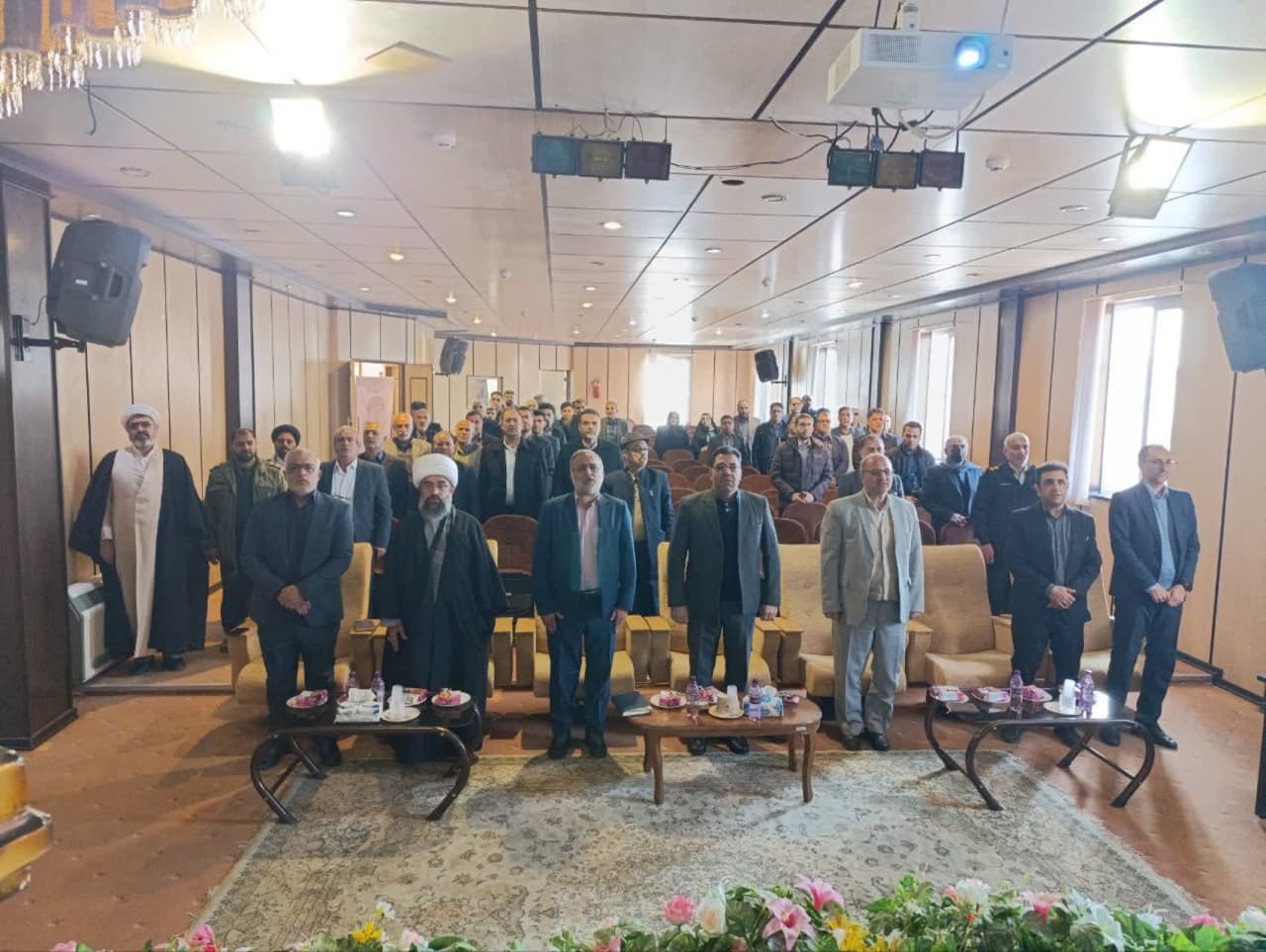 دهمین جلسه شورای اداری شهرستان دلیجان برگزارشد
روز شنبه مورخ ۱۴۰۳/۱۰/۲۹
 با موضوع گفتمان نماز وشیوهای دعوت به نماز وتکریم ارباب رجوع با حضور دکتر باقری مدرس حوزه تخصصی ستاد اقامه نماز استان مرکزی و حضور اعضای شورای اداری ورابطین نماز ادارت شهرستان دلیجان برگزارشد