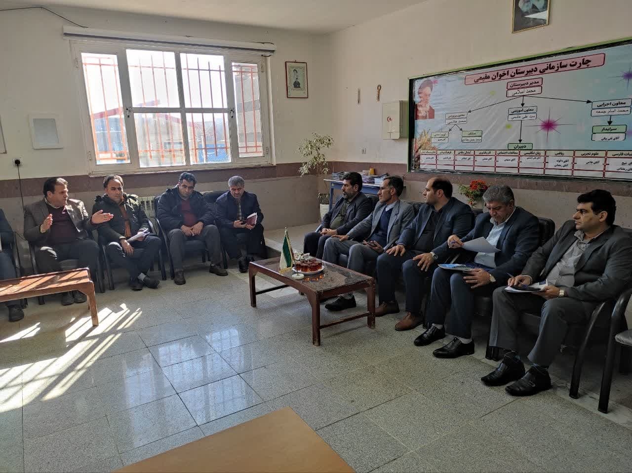 سرپرست فرمانداری و نماینده مردم خمین در مجلس از دبیرستان اخوان مقیمی شهر خمین بازدید کردند