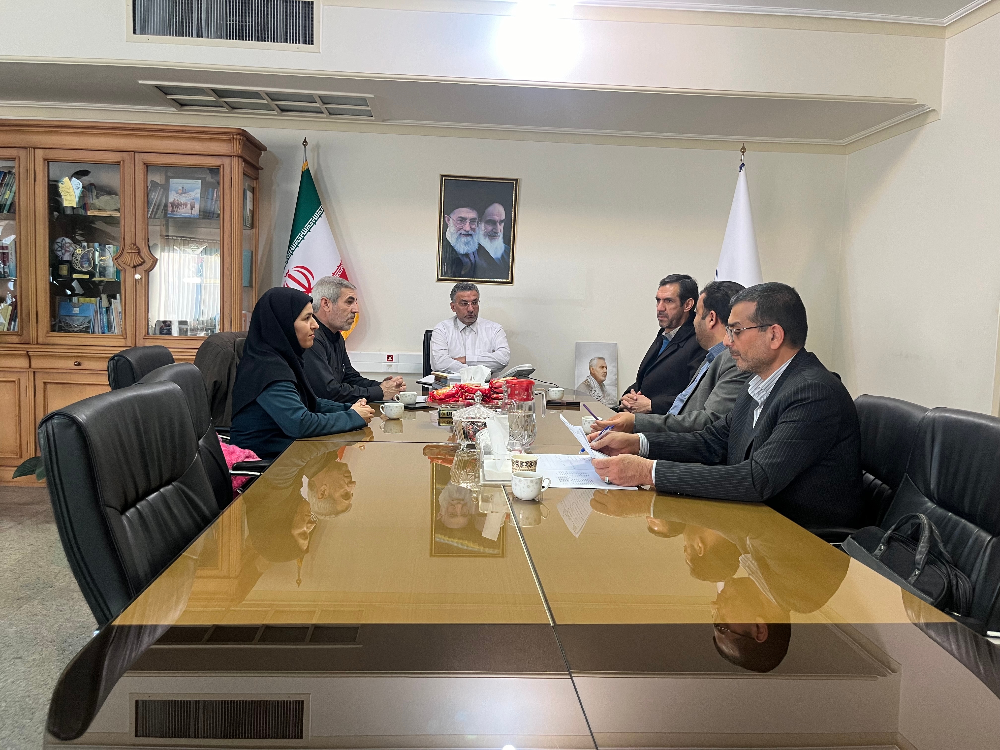 نشست سرپرست معاونت توسعه مدیریت و منابع استانداری مرکزی با اعضای محترم صندوق قرض الحسنه صاحب الزمان