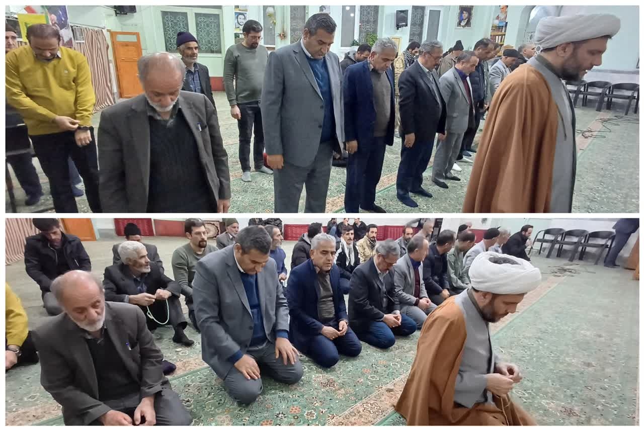 برگزاری نماز جماعت  در بین اهالی روستای وفس