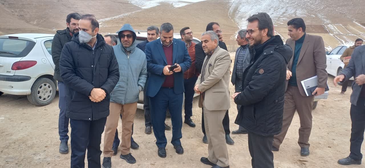 دهگردشی روستای چهرقان از محل احداث سالن ورزشی روستا بازدید شد