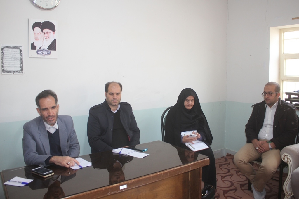 نشست بررسی مسائل و مشکلات روستای خوگان شهرستان خمین برگزار شد