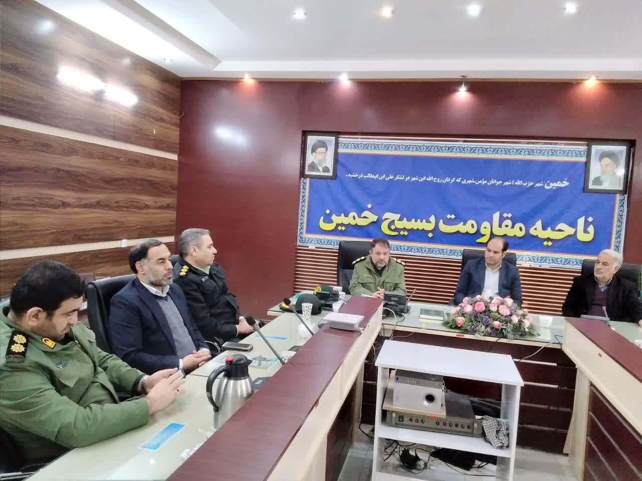 سرپرست فرمانداری و مسئولان شهرستان با فرمانده ناحیه مقاومت بسیج خمین دیدار کردند