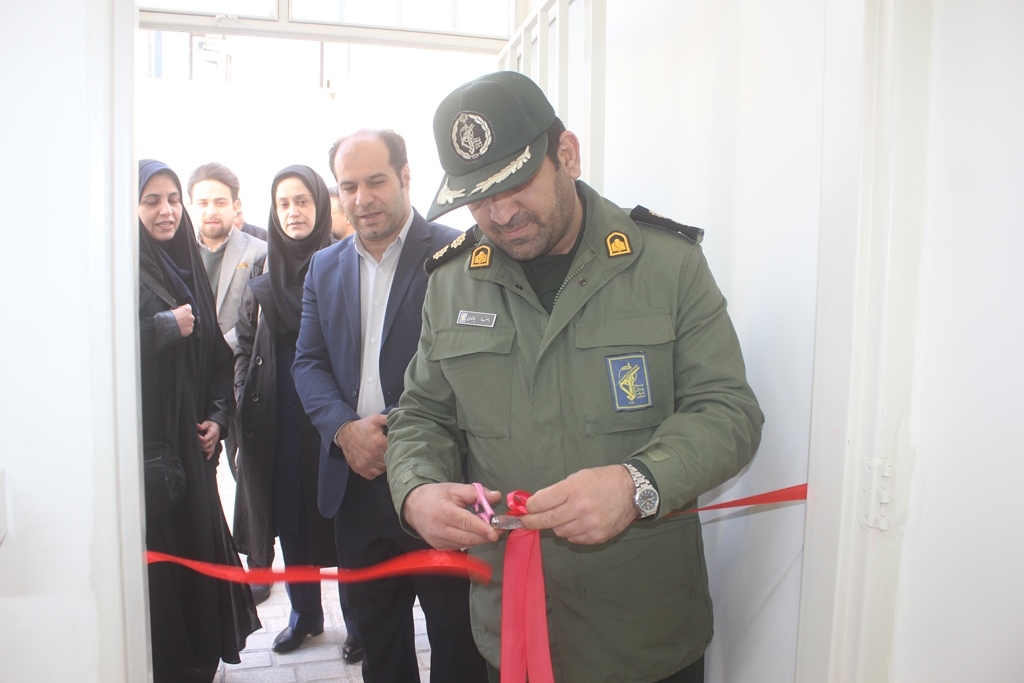 آئین افتتاح نمایشگاه هنرهای تجسمی آثار هنرمندان شهرستان خمین برگزار شد