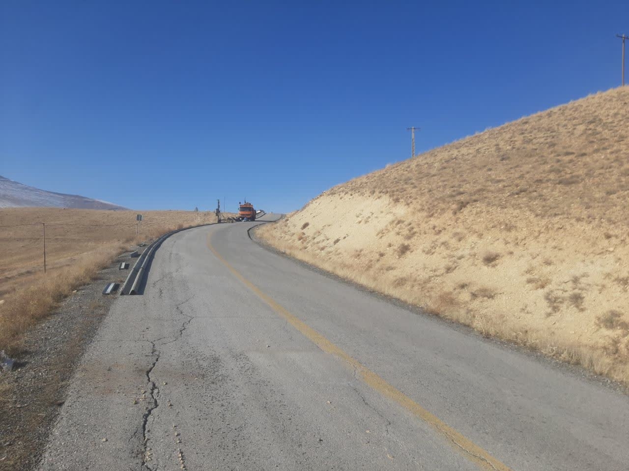 نصب گاردریل در محور چالمیان