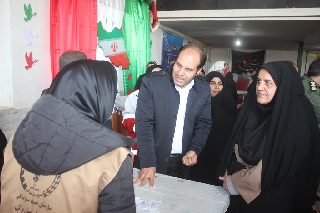 سرپرست فرمانداری از روند برگزاری اردوی جهادی پزشکی در روستای آشناخور شهرستان خمین بازدید کرد