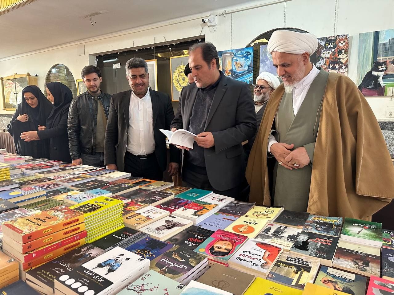 بازدید فرماندار ساوه از نمایشگاه کتاب