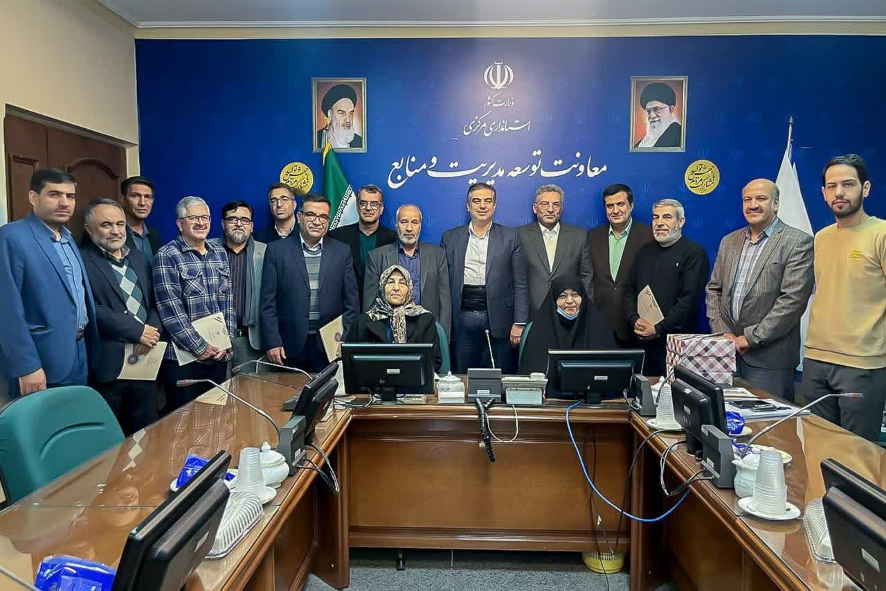 مراسم تقدیر و تکریم بازنشستگان استانداری مرکزی