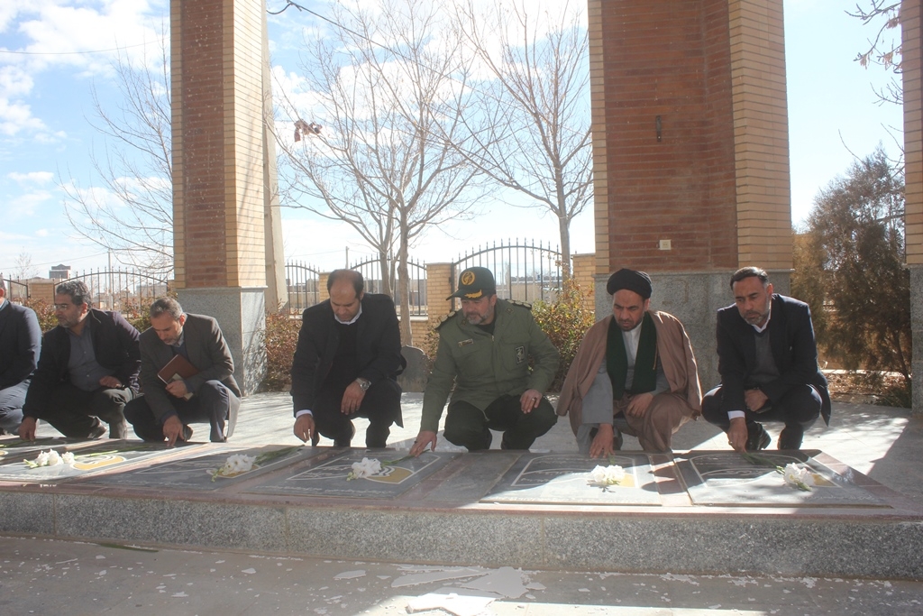 قبور مطهر شهدای قورچی باشی گلباران شد