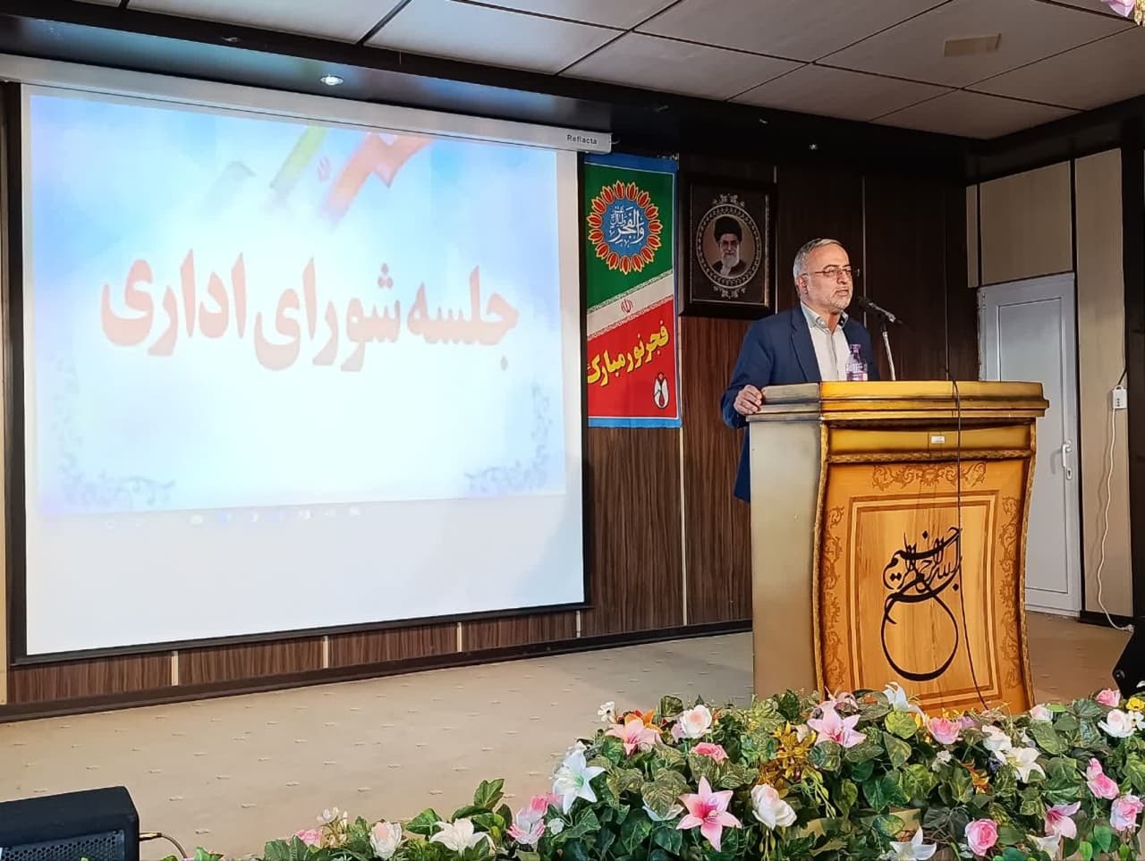 یازدهمین جلسه شورای اداری شهرستان دلیجان 
روز یکشنبه مورخ1403/11/14
به ریاست ابوالفضل قاسمی فرماندار شهرستان دلیجان ،امام جمعه شهر و سایر روسای ادارات شهرستان دلیجان برگزار شد.
 ابتدای جلسه با سخنرانی امام جمعه شهر دلیجان حجت‌الاسلام والمسلمین غفوری در خصوص دهه مبارک فجر آغاز گردید.
سپس فرماندار شهرستان دلیجان ضمن تبریک ولادت امام حسین (ع) و روز پاسدار و فرارسیدن ایام الله دهه مبارک فجر بیان کردند: برنامه‌های متنوعی در قالب ستاد مناسب ها و ستاد دهه فجر که مشتمل بر ۷۰ محور برنامه فرهنگی،هنری،ورزشی و بیش از ۴۴ برنامه عمرانی ،صنعتی و کارگری در سطح شهرستان در نظر گرفته شده است. 
در این جلسه که با همکاری دانشگاه آزاد اسلامی واحد نراق با محوریت هوش مصنوعی با دعوت از دکتر مومنی نسب انجام گردید و مطالبی در خصوص این رشته که هوش مصنوعی یکی از علوم میان رشته ای محسوب می شود و می بایستی مزایا و معایب این تکنولوژی را بشناسیم به مطالبی در این خصوص پرداختند.