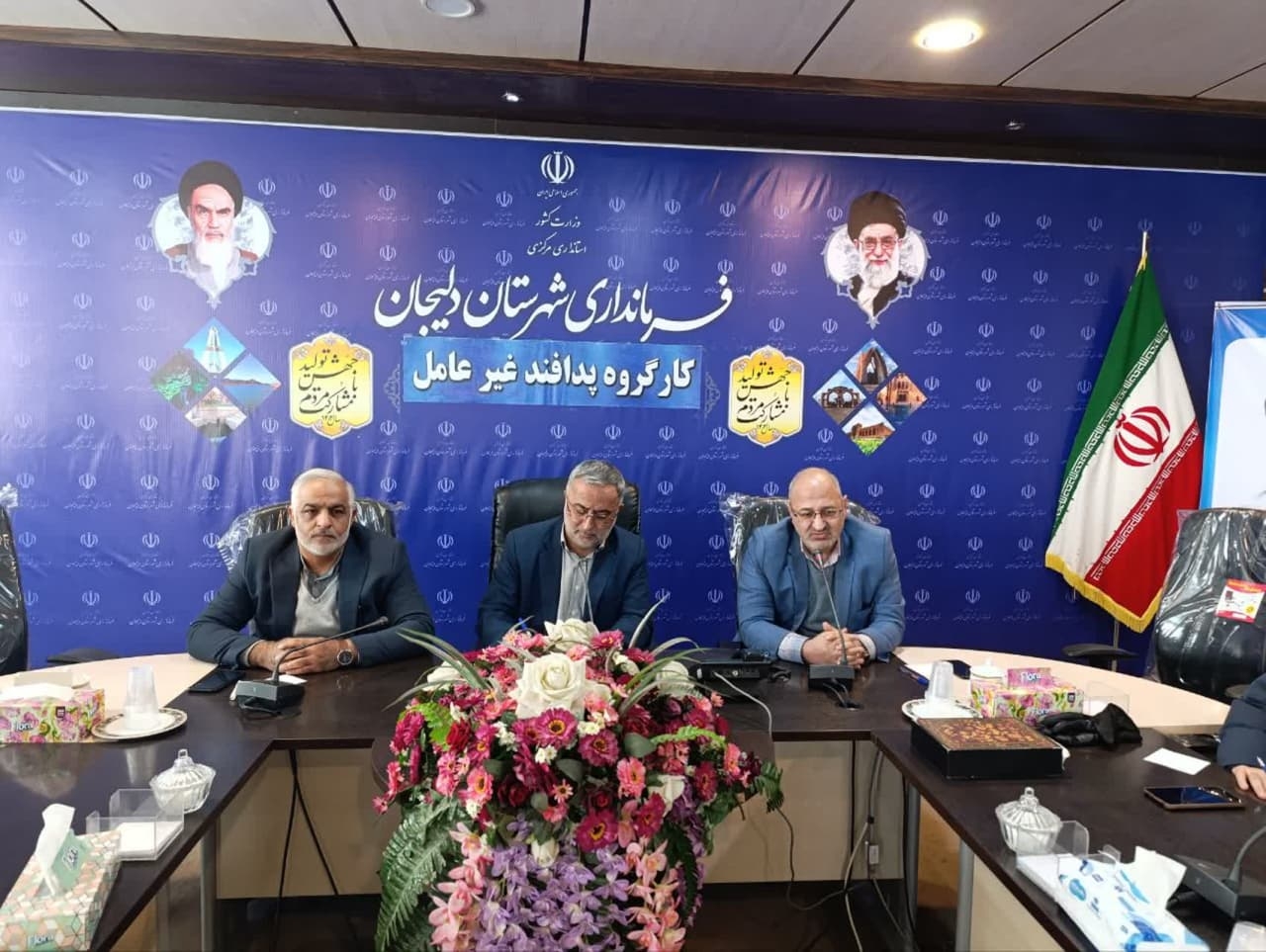 جلسه کارگروه پدافند غیر عامل وستاد بحران شهرستان دلیجان

روزشنبه مورخ1403/11/13
به ریاست ابوالفضل قاسمی فرماندار وسایر اعضاء مدیریت بحران و پدافند غیرعامل برگزارشد 
اهم مصوبات جلسه
🔷افزایش پایش و نظارت بیشتر ادارات دامپزشکی ومحیط زیست  ازورودمرغهای کشتار شده غیر بهداشتی ومریض واگیردار به بیماری انفلونزا از سایر استانها  به شهرستان 
🔷نظارت بیشتر دامپزشکی ومحیط زیست در کشتارگاه ،دامداری ومرغداری 
دریاچه سد15خردادو.....درامرپایش مرغ هاوپرندگان مهاجر
🔷جلوگیری ازفروش مرغ هاوپرندگان خانگی توسط فروشندگان دوره گرد وسیارتوسط نیروی انتظامی وشهرداری وبرخورد قانونی با آنها وسایر موارد دیگر بحث و تبادل نظرشد