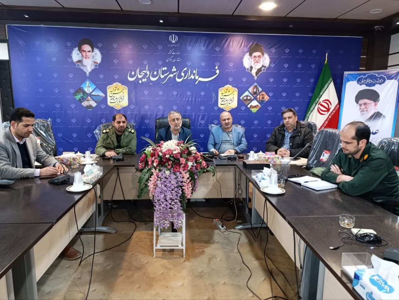 جلسه ستاد یادواره شهداء شهرستان دلیجان 
روز یکشنبه مورخ 1403/11/14
به ریاست ابوالفضل قاسمی فرماندار وسایر اعضا ستاد یادواره شهداء برگزارشد 
اهم مصوبات جلسه 
🔷هماهنگی با دفتر امام جمعه در خصوص برگزاری یادواره شهداء درمصلی شهر دلیجان
🔷اطلاع رسانی ودعوت از عموم مردم در رسانه های خبری جهت شرکت در مراسم
🔷 نصب بنروفضا سازی محیط شهردرایام اجرای برنامه های ستاد یادواره شهداء 
🔷حضور مسئولان و کارکنان ادارات درستاد یادواره شهداء 
وسایر موارد دیگر بحث و تبادل نظر شد