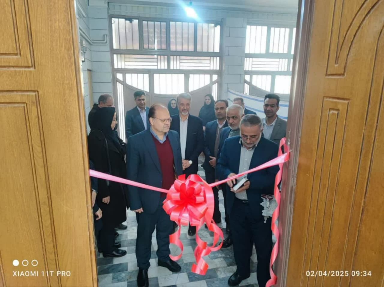 💢پایگاه سلامت شهید چمران افتتاح شد

🔸به گزارش روابط عمومی شبکه بهداشت و درمان شهرستان دلیجان، پایگاه سلامت شهید چمران با حضور مسئولین معاونت بهداشتی و مسئولین شهرستانی افتتاح شد.
این پایگاه با حضور فرماندار دلیجان، بخشدار،مدیر شبکه بهداشت و درمان،مسئول گسترش  و امور عمومی معاونت بهداشتی سایر مسئولین شبکه و مرکز بهداشت روز سه شنبه ۱۶ بهمن بصورت رسمی افتتاح شد.
این پایگاه فعالیت خود را با حضور یک ماما، دو مراقب سلامت آغاز نموده و مناطق " دستغیب غربی و شرقی - حر غربی و شرقی / کاج و سرو / چمران / کوچه های شبنم ، شقایق ، شهید حبیب اله نجفی /شهید احمد جلالی / صدوقی شرقی / شهید عقابی / شهید عباس محمدی ، آزادی غربی و شرقی، عروج ، حقیقت" شهرستان دلیجان  را تحت پوشش خود قرار میدهد.

🗓دوشنبه ۱۵ بهمن۱۴۰۳