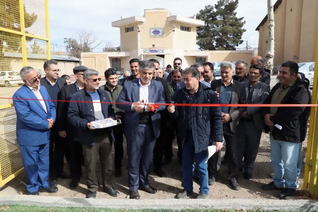 🔻افتتاح زمین چمن مصنوعی شهر دلیجان 

🔹با حضور دکتر مهدی زندیه‌وکیلی، قاسمی فرماندار،وجمعی از مسولان شهرستان دلیجان زمین چمن مصنوعی استادیوم فوتبال هفت تیر شهر دلیجان مورد بهره‌برداری قرار گرفت.