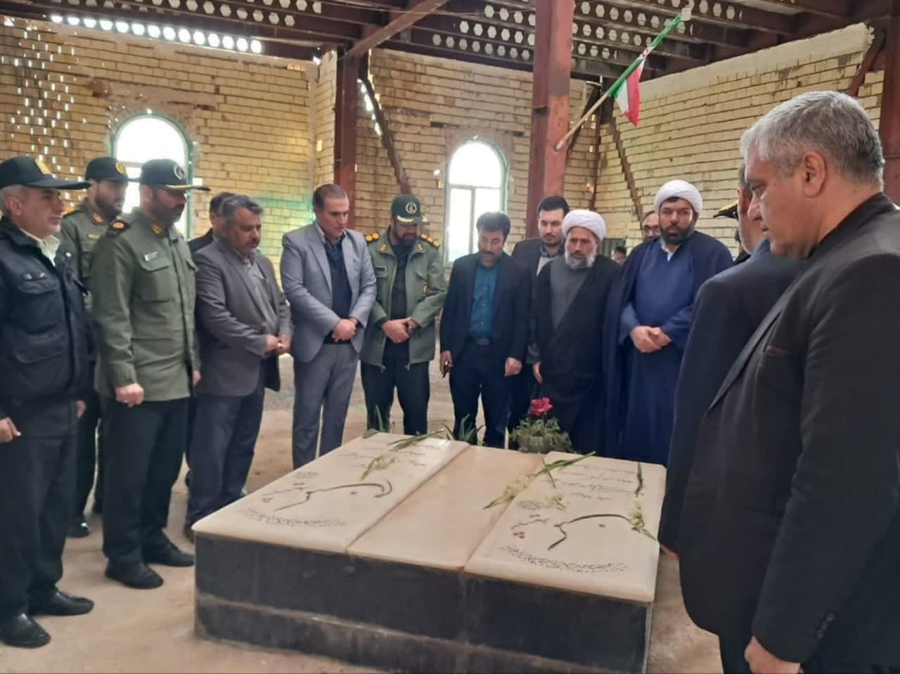 گلباران گلزار مطهر شهدای گمنام شهر زاویه