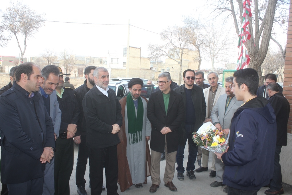 قبور مطهر شهدای شهرستان خمین با حضور نائب رئیس مجلس شورای اسلامی گلباران شد