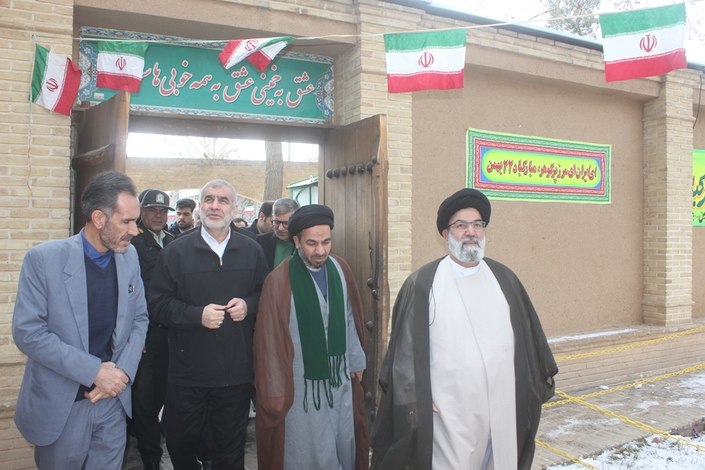 نائب رئیس مجلس شورای اسلامی از بیت تاریخی حضرت امام ( ره ) در خمین بازدید کرد