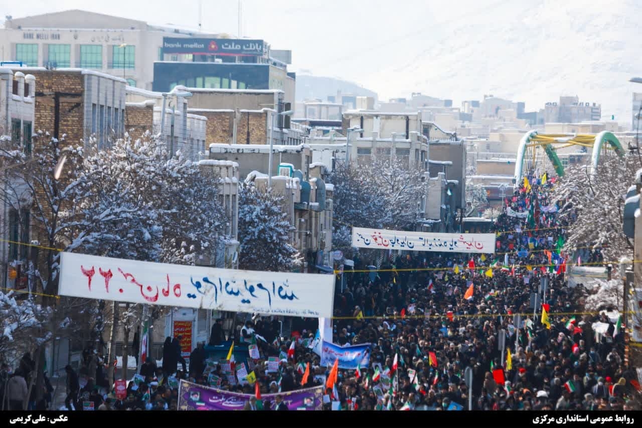 همه آمدند/ شکوه حضور مردم استان مرکزی در راهپیمایی ۲۲ بهمن