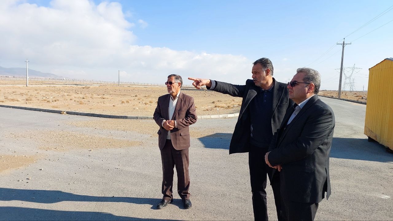 بررسی میدانی روند احداث پروژه شهرک ماهیان زینتی