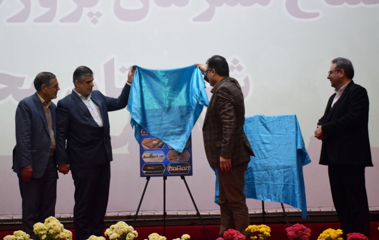 با حضور استاندار مرکزی آئین افتتاح متمرکز پروژه‌های عمرانی و اقتصادی شهرستان محلات برگزار شد.