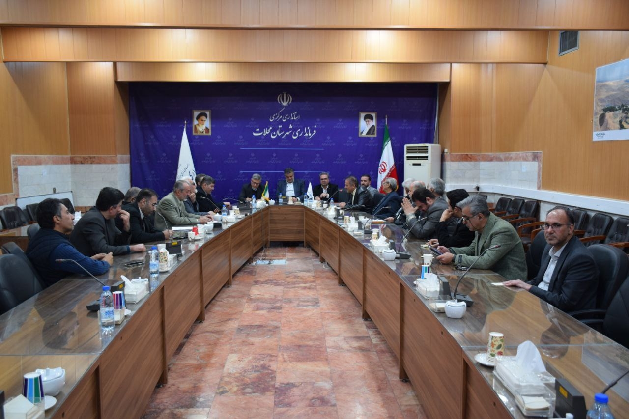 نشست صمیمی تعدادی از حامیان دولت با استاندار مرکزی