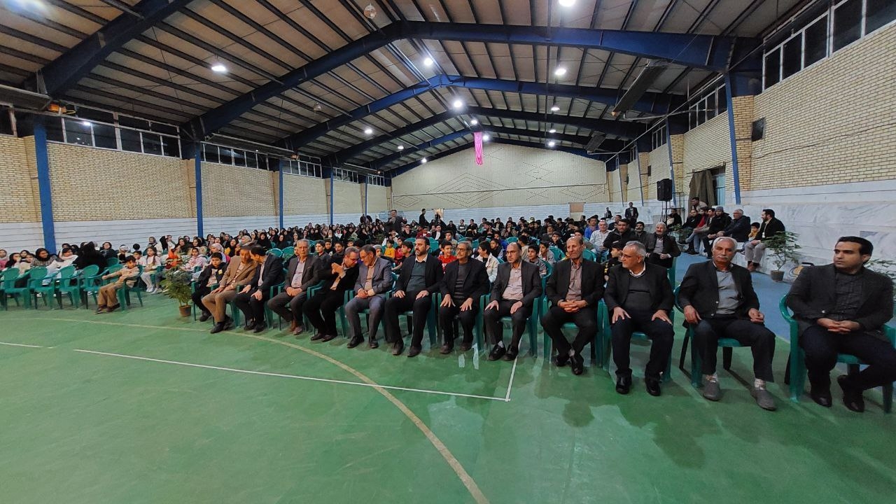 جشن پیروزی انقلاب اسلامی در روستای نخجیروان برگزار شد.