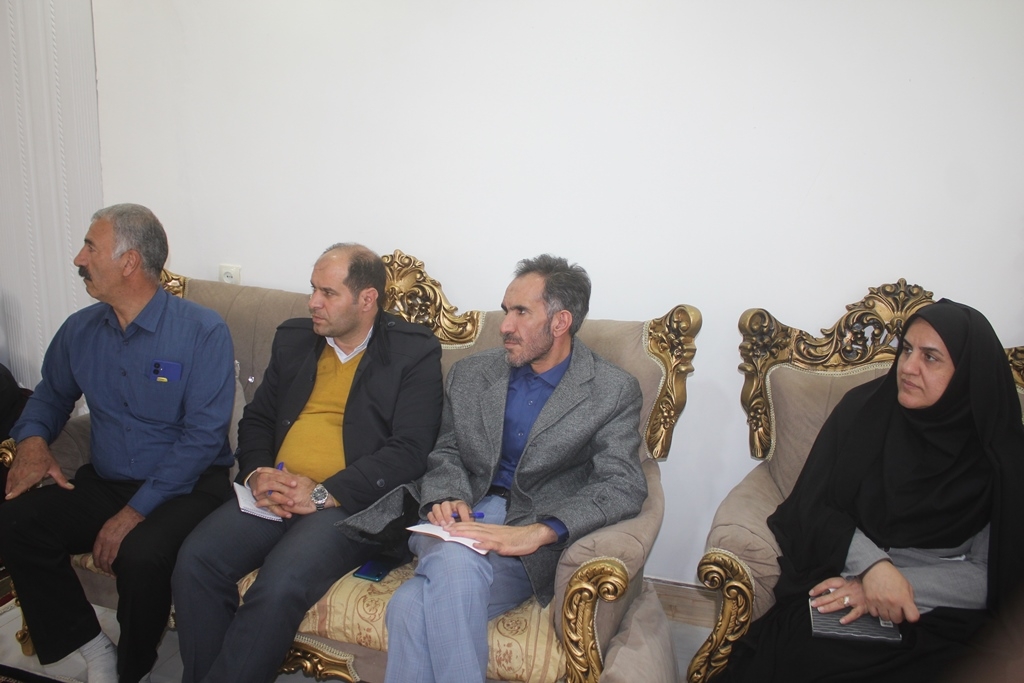 نشست بررسی مسائل و مشکلات روستای امیرآباد هویه شهرستان خمین برگزار شد